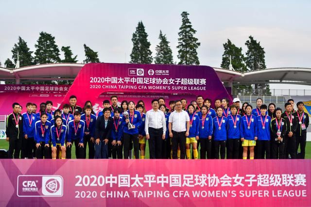 戴维斯：面对詹姆斯是防守的噩梦，科比则相对容易
